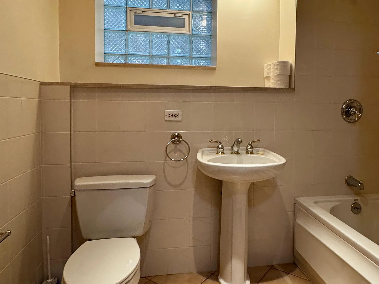Studio, 700 sqft, $1,850 — Photo 4