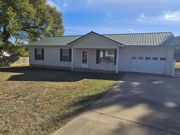 77 W Tracy St, Bells, TN 38006