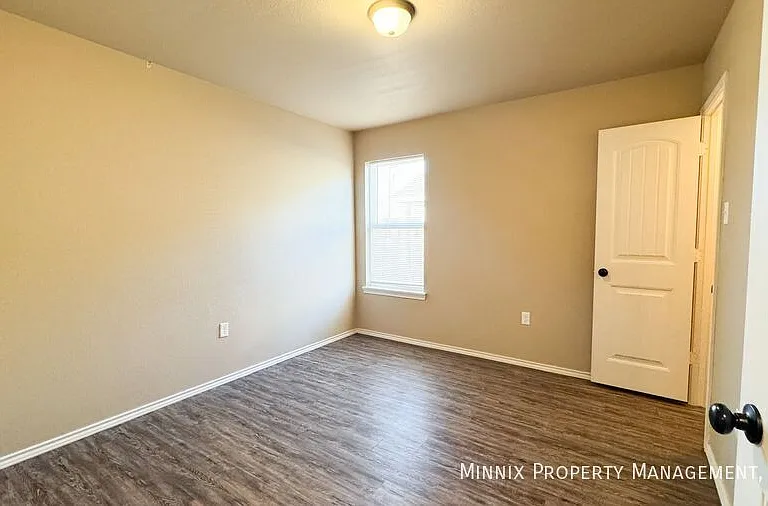 2516 N Avenue O — Photo 8