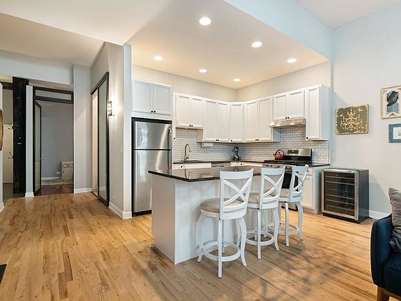 3rd image of 1760 W Wrightwood Ave APT 103