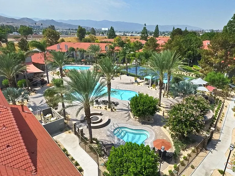 Corona Pointe Resort — Photo 2