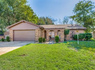 401 Deer Creek Rd, Everman, TX 76140
