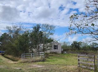 4833 Belton Ln, Anahuac, TX 77514