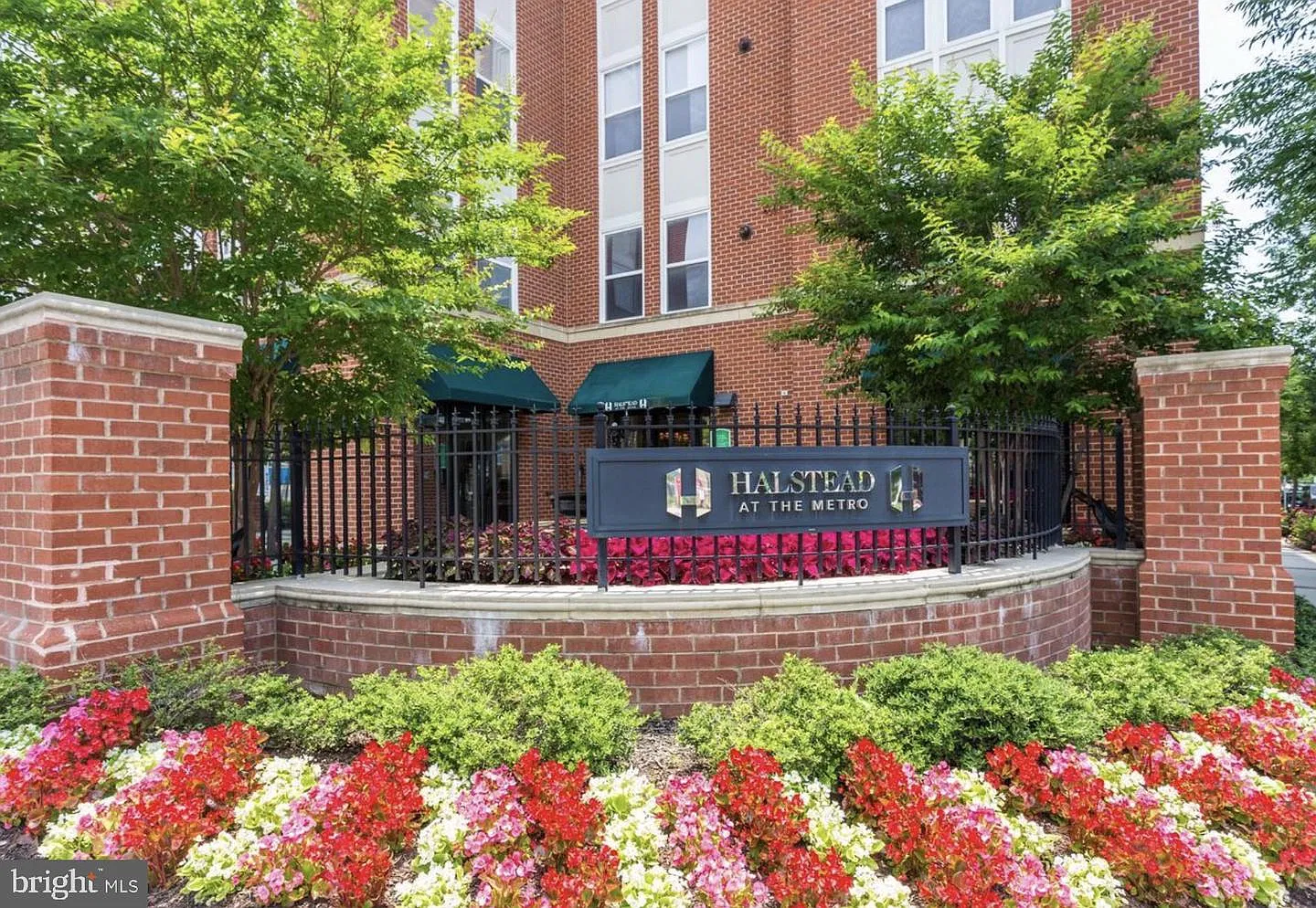 1 bed, 1.0 bath, 747 sqft, $2,100 — Photo 1
