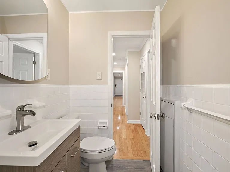 10619 Weymouth St #201 — Photo 22