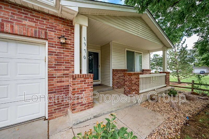 3 bed, 2.0 bath, 2137 sqft, $2,500 — Photo 1