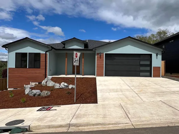 333 Arrowhead Trl, Eagle Point, OR 97524