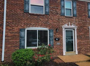 213 Charmers Ct, Saint Louis, MO 63122