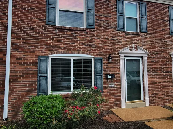 213 Charmers Ct, Saint Louis, MO 63122