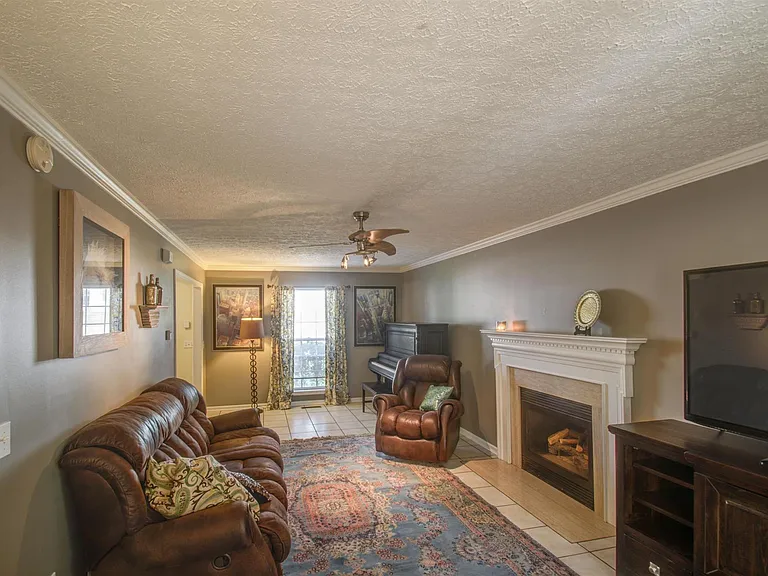 1036 Tonyawood Dr — Photo 4