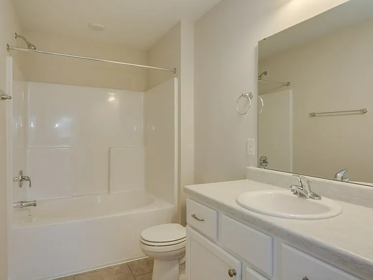 494 Amesbury Dr — Photo 7