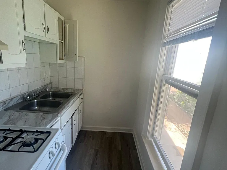 2111 S Union Ave #4 — Photo 19