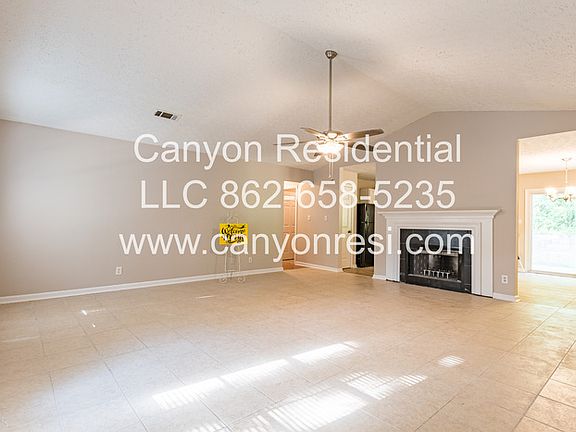 5th image of 220 Splitwood Ln