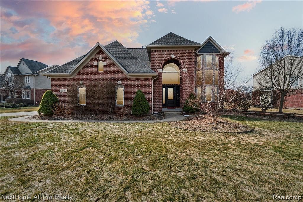 61161 Saddlecreek Dr, South Lyon, MI 48178 Zillow