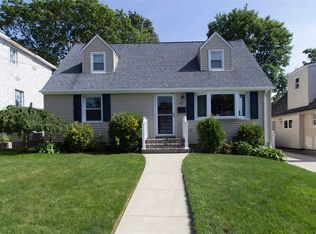 63 McKinley Ave, Albertson, NY 11507