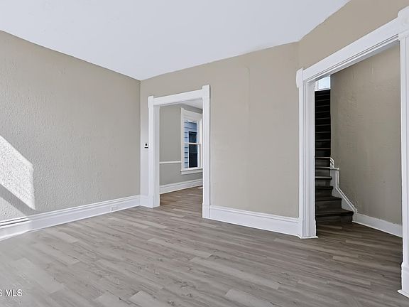 3rd image of 4106 Peak Ave