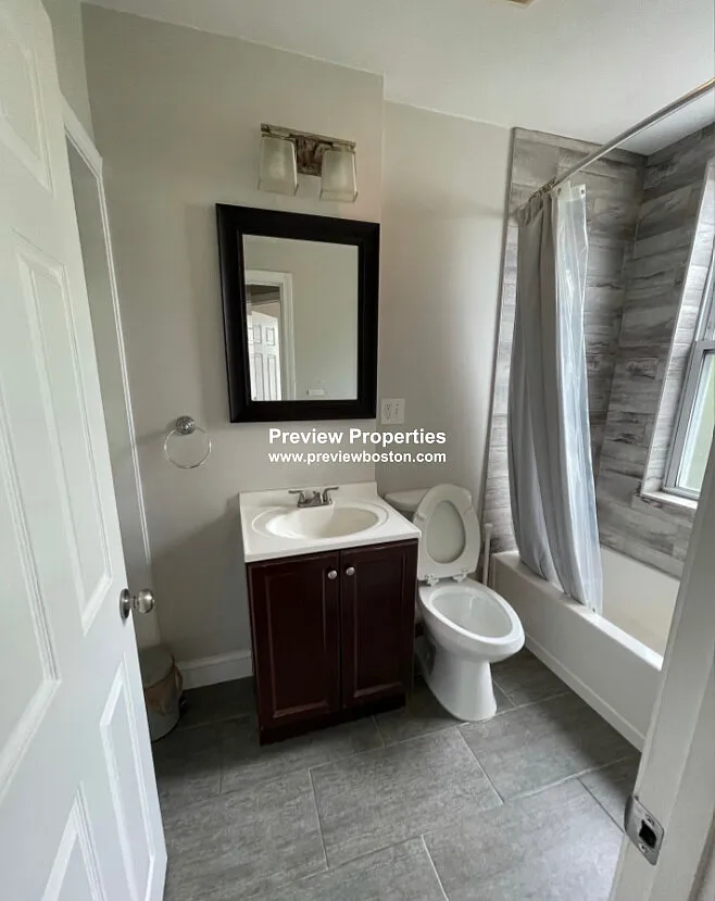 3 bed, 1.0 bath, 950 sqft, $3,750 — Photo 2