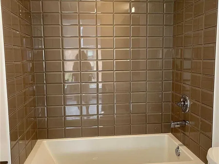 203 College St #406 — Photo 14