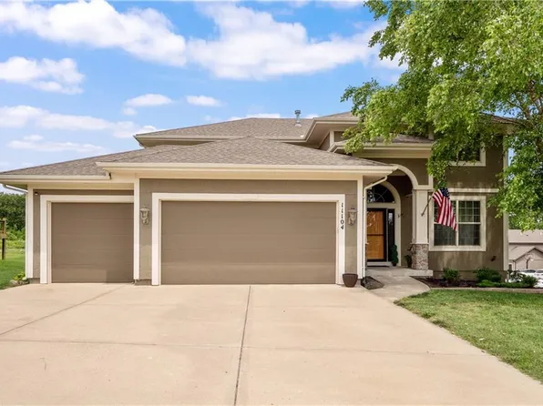 11104 Augusta Dr, Kansas City, KS 66109