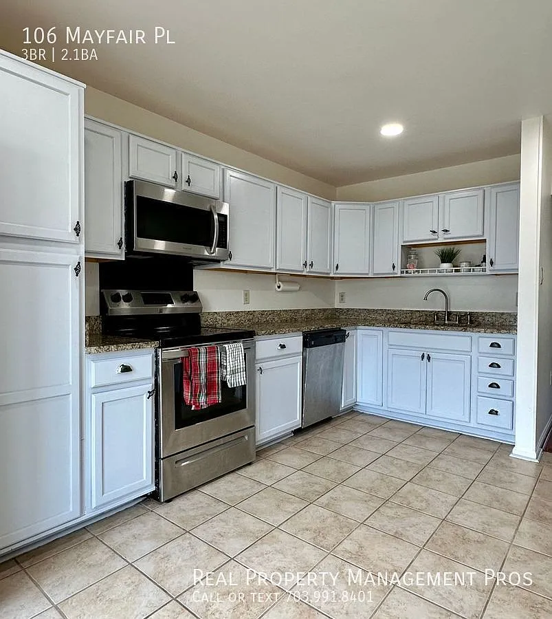 3 Bed Townhome w/ Garage & Fenced backyard! — Photo 4
