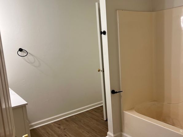 1000 N Red St APT 8