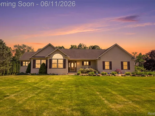 3789 Beckley Dr, Howell, MI 48855