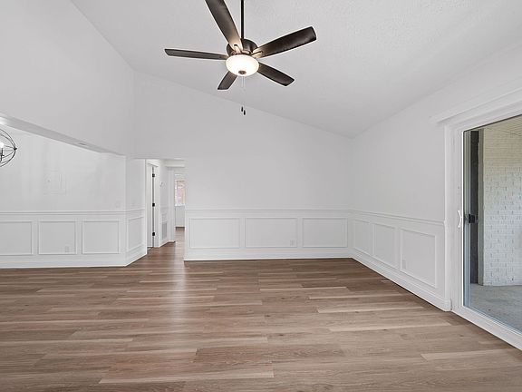 4th image of 719 Meadow Wood Dr Unit 12