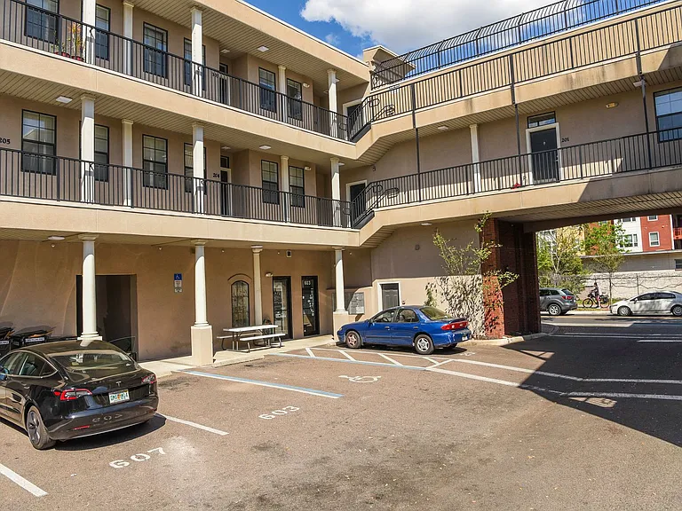 20 SW 6th St #1-204 — Photo 3