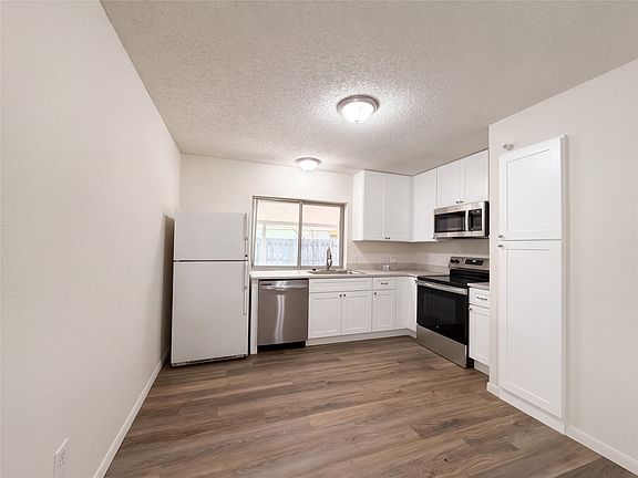 2nd image of 2610 Fallcreek St