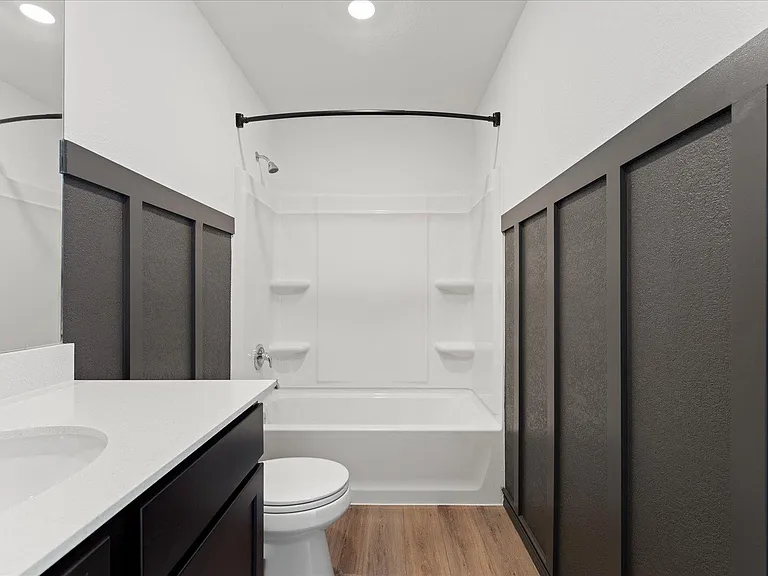 905 Powell St — Photo 20