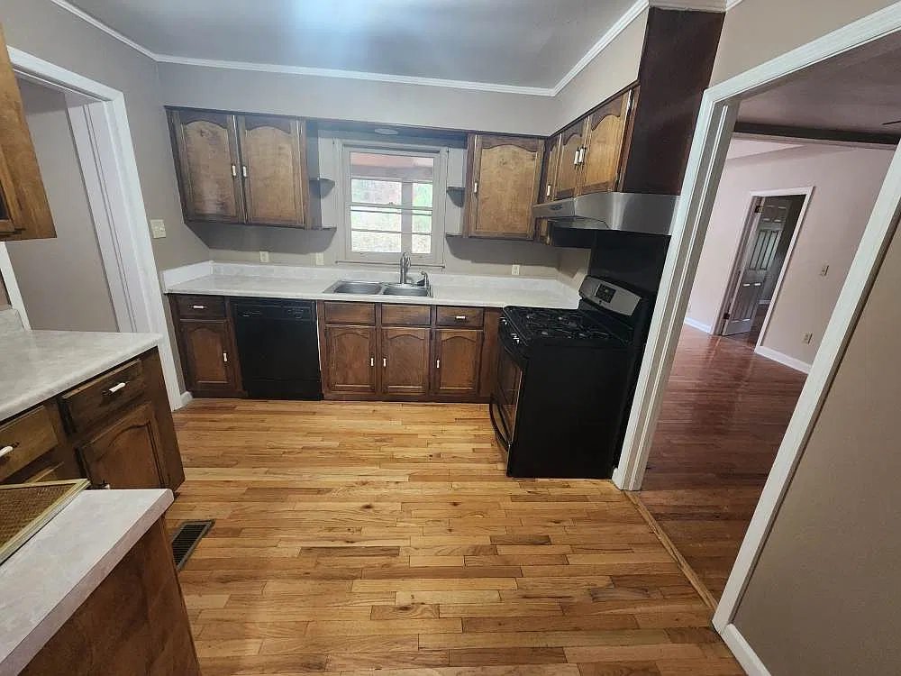 3 bed, 2.0 bath, 1560 sqft, $1,250 — Photo 2