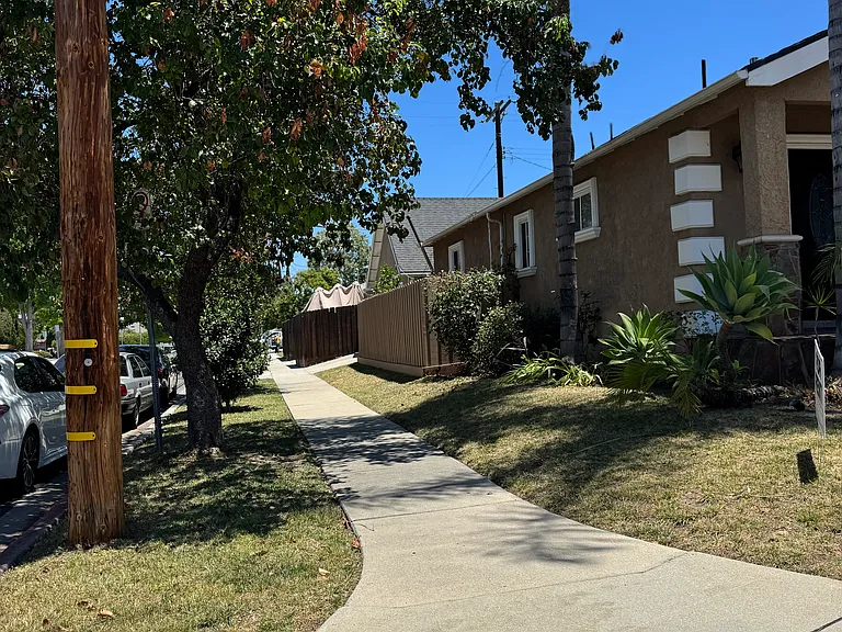 5766 Newcastle Ave — Photo 3