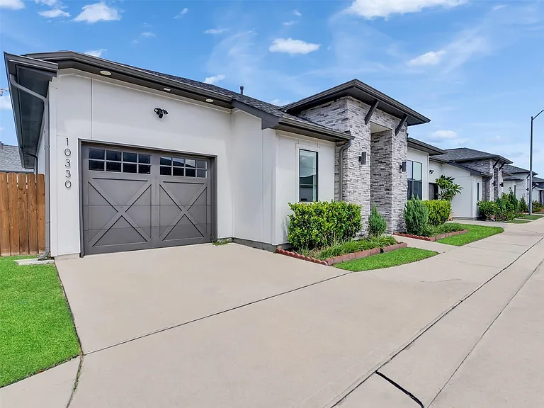 10330 Grove Row Ave — Photo 6