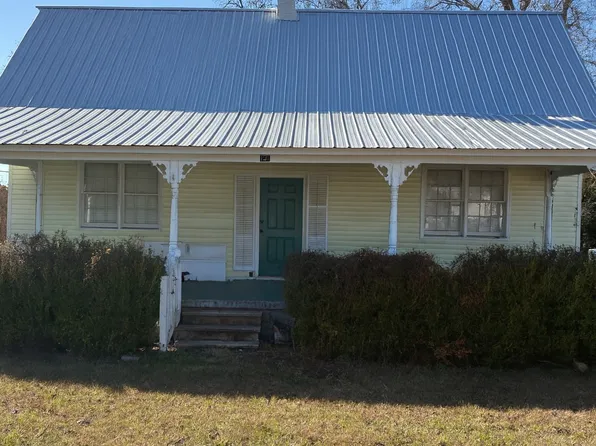 151 College St NE, Parrott, GA 39877