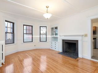 15 Beach St #1C, Newton, MA 02458