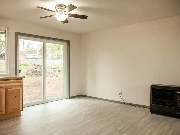 31679 Klamath St — Photo 5