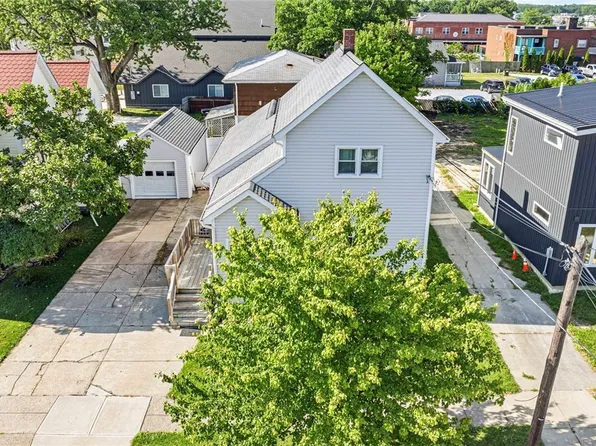 216 2nd St, Fairport Harbor, OH 44077