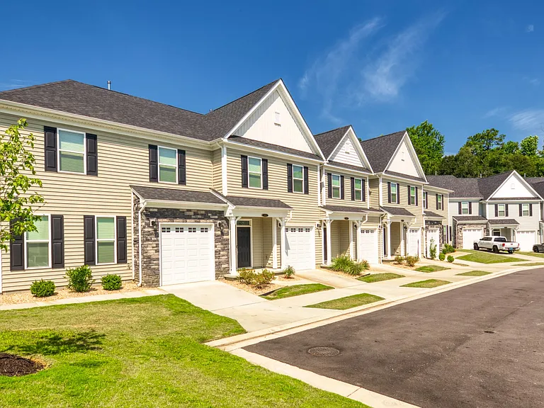 Hillpoint Preserve Townhome Apartments — Photo 5