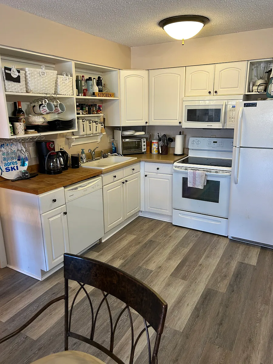 Building Photo - 1005 Beech Mountain Pkwy #201