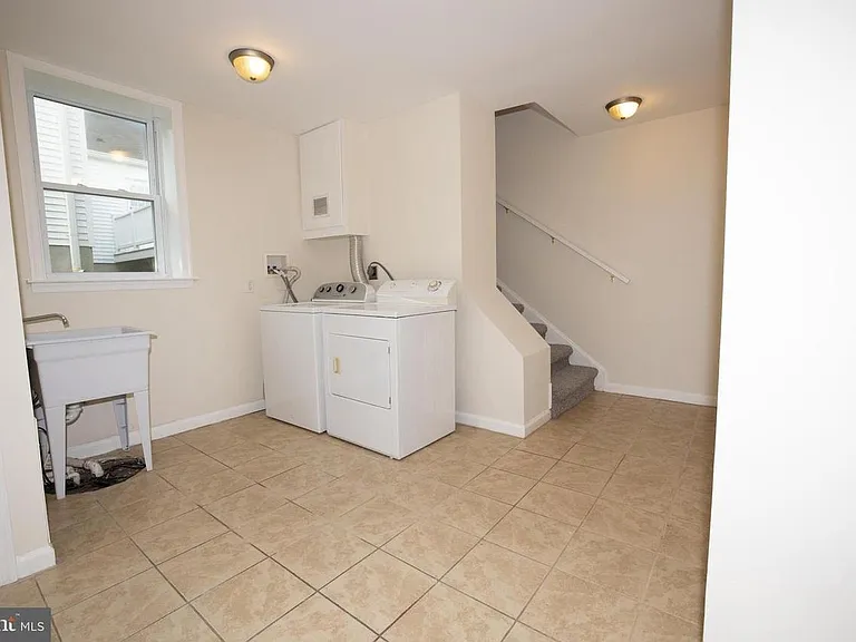 9408 52nd Ave — Photo 3