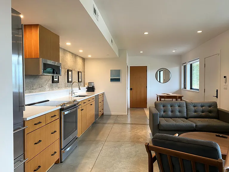 585 Blanchard Blvd — Photo 14