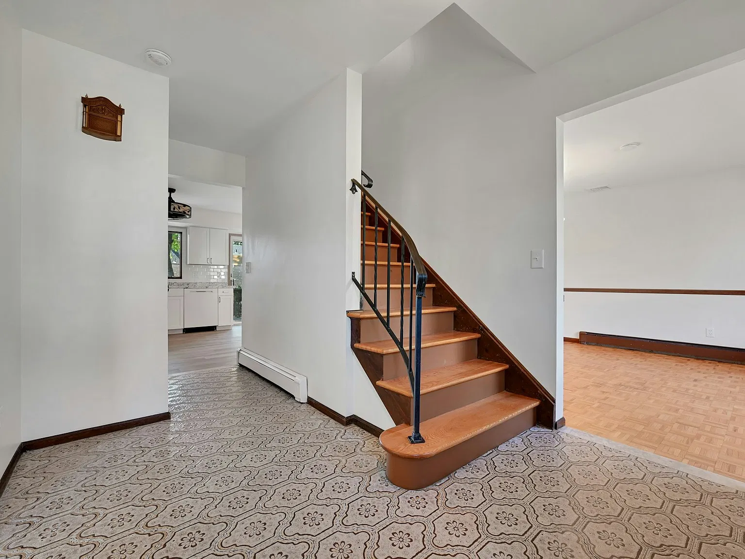 4 bed, 2.5 bath, $5,500 — Photo 2