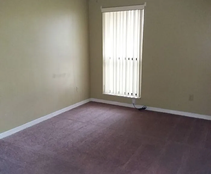 10041 Romaine Cir N — Photo 25