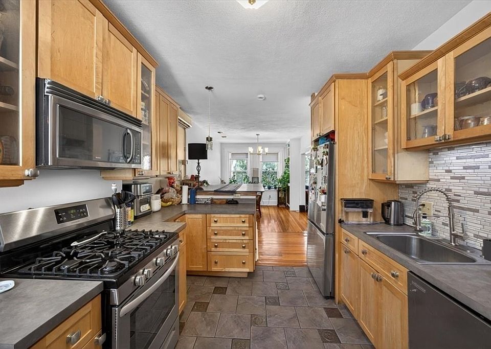 1st image of 23 Netherlands Rd #1