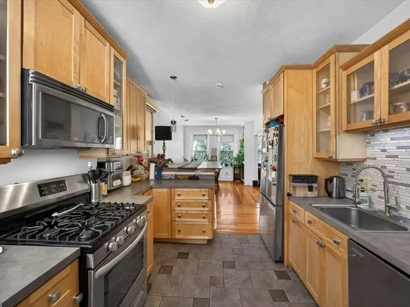23 Netherlands Rd #1, Brookline, MA 02445