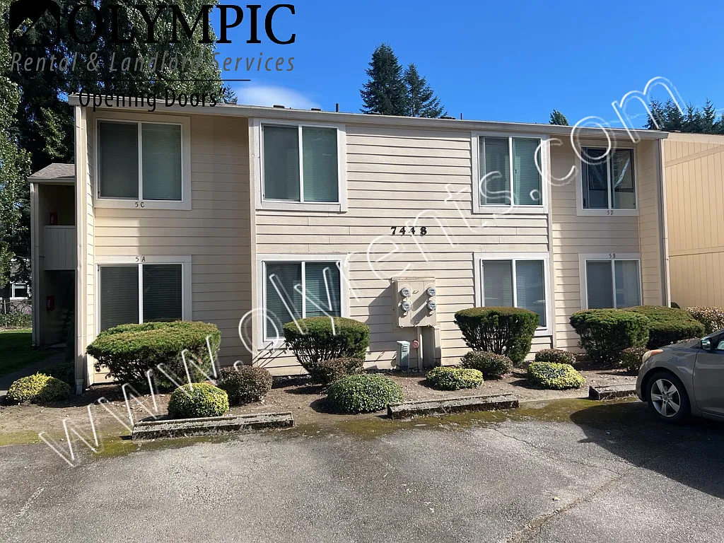 Upper level 4-plex unit w/ Water/Garbage included! — Photo 1