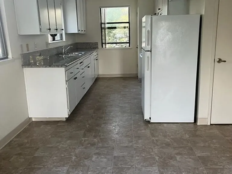 1930 Sycamore Ln — Photo 3