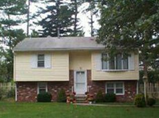 6 Frank Cutler Dr, Wareham, MA 02571