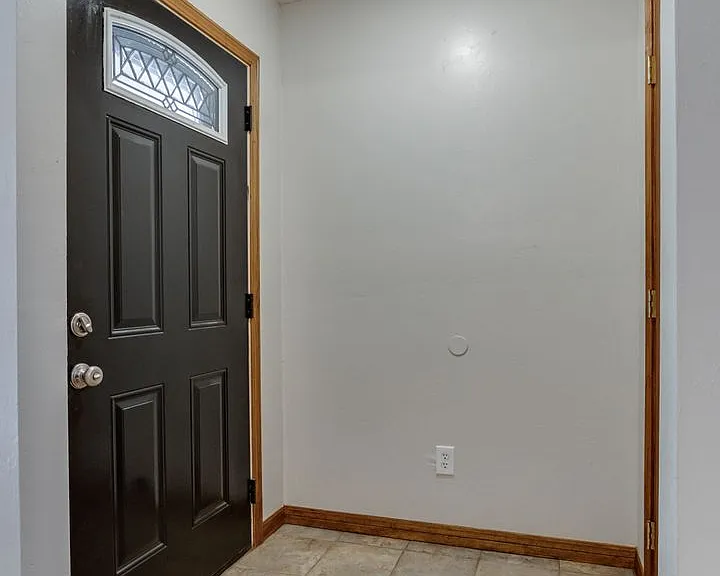 819 N Eagle Ln — Photo 5