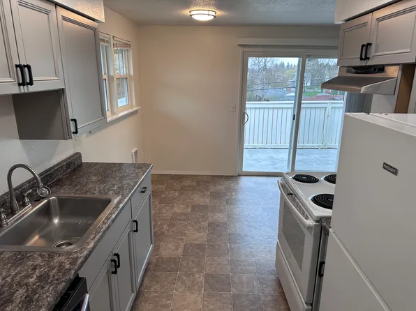 815 Harrison St APT 2, Oregon City, OR 97045